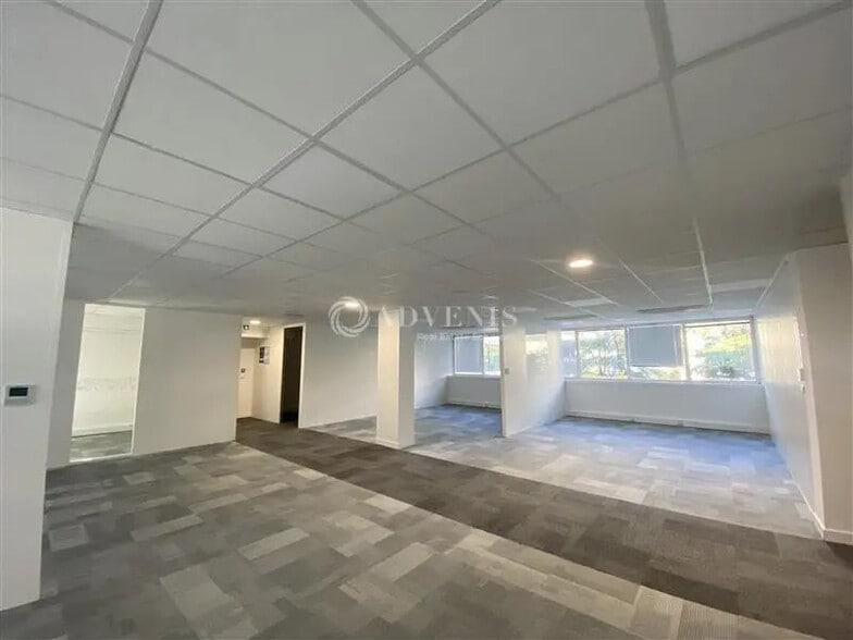Office in Issy-les-Moulineaux for lease - Interior Photo - Image 2 of 7