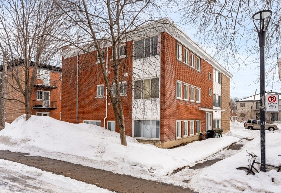 64 Rue Imelda-Millette, Longueuil, QC for sale Primary Photo- Image 1 of 1