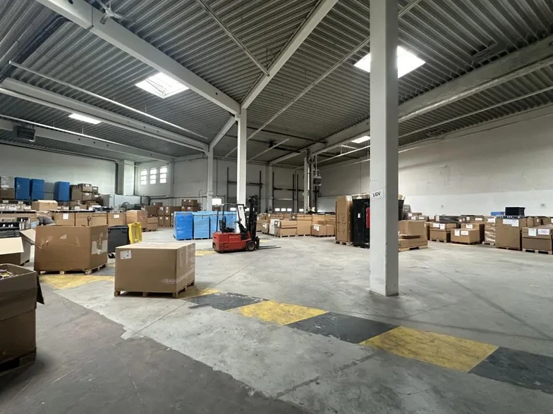 Industrial in Goussainville for lease - Interior Photo - Image 1 of 7