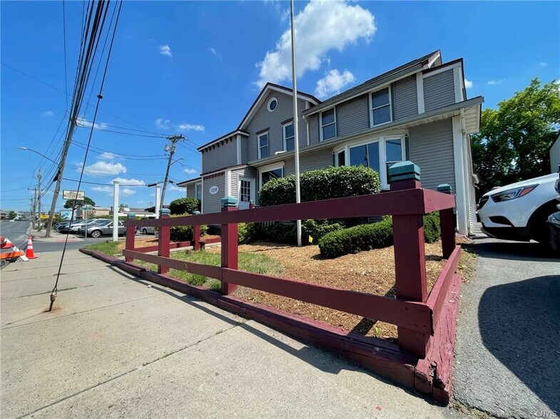 1239-1241 W Genesee St, Syracuse, NY for sale - Primary Photo - Image 1 of 1