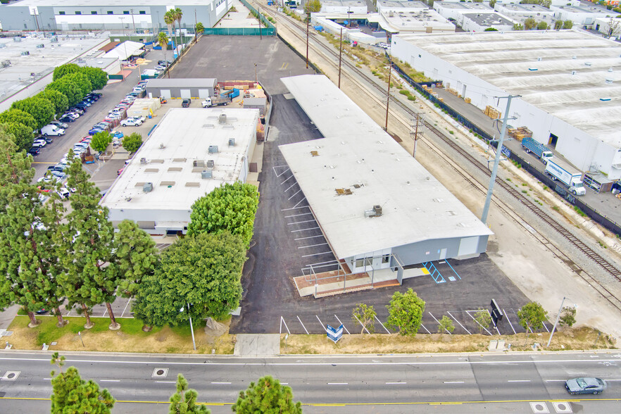 333 W Cerritos Ave, Anaheim, CA for lease - Building Photo - Image 1 of 7