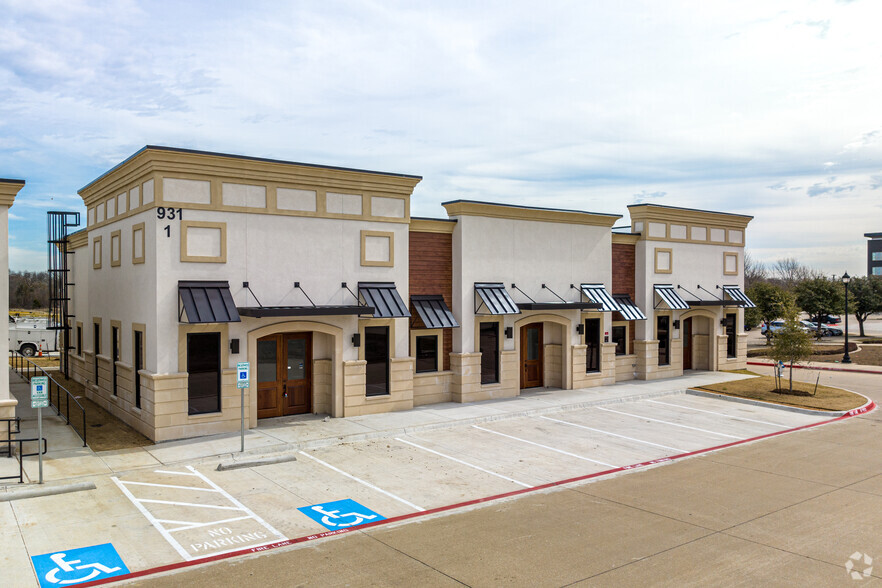 931 S 121 Hwy, Allen, TX for lease - Primary Photo - Image 1 of 12