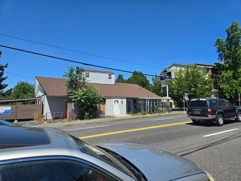 5844 E Burnside St, Portland, OR for sale - Building Photo - Image 3 of 7
