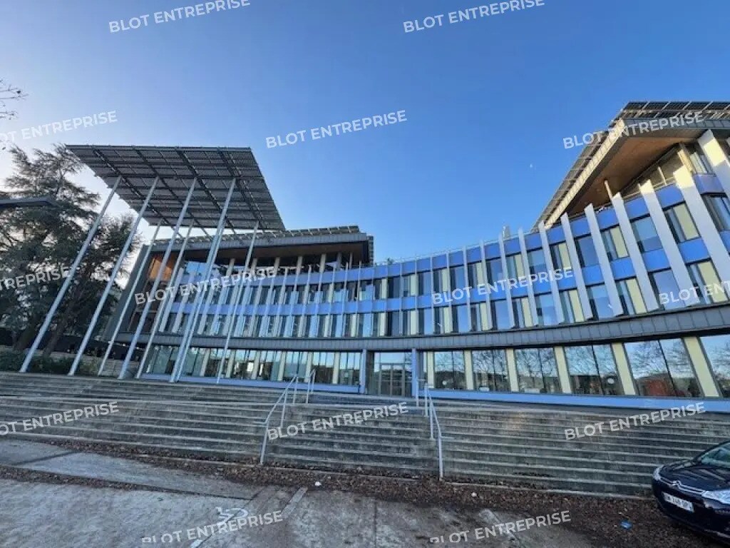 Office in Saint-Herblain for lease Building Photo- Image 1 of 16