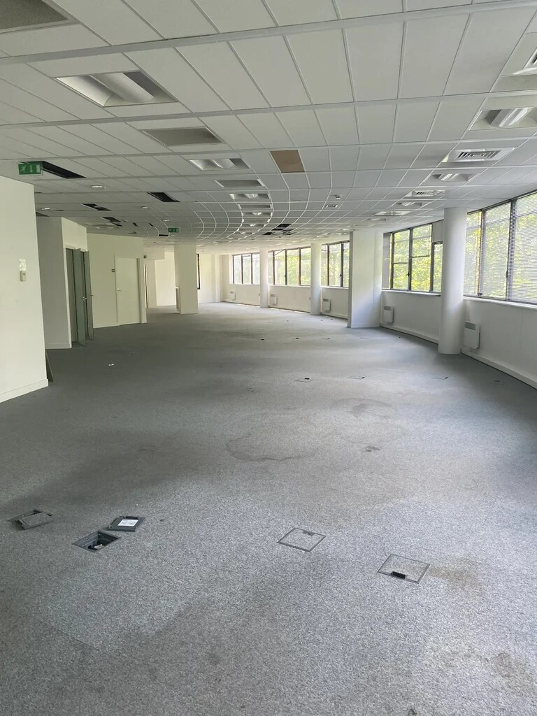 Location Bureaux 200 m² à 490 m² - Photo 1
