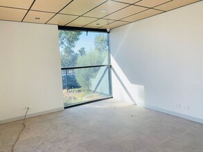 21 N Park Dr, Somerton for lease Interior Photo- Image 1 of 3