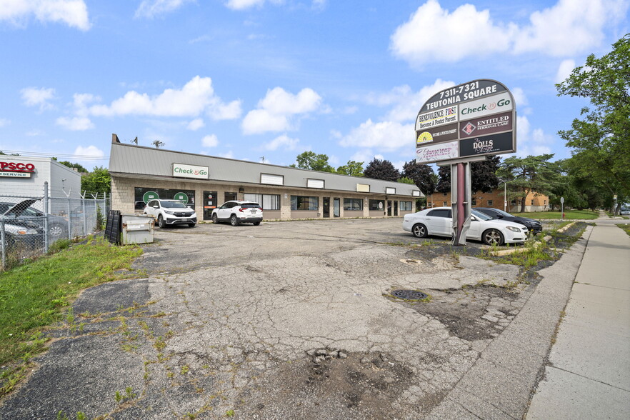 7311-7321 N Teutonia Ave, Milwaukee, WI for sale - Building Photo - Image 1 of 22