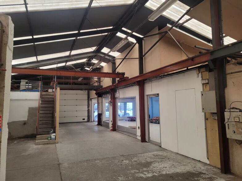 7 Rue Marcel Miquel, Issy-les-Moulineaux for sale - Building Photo - Image 1 of 8