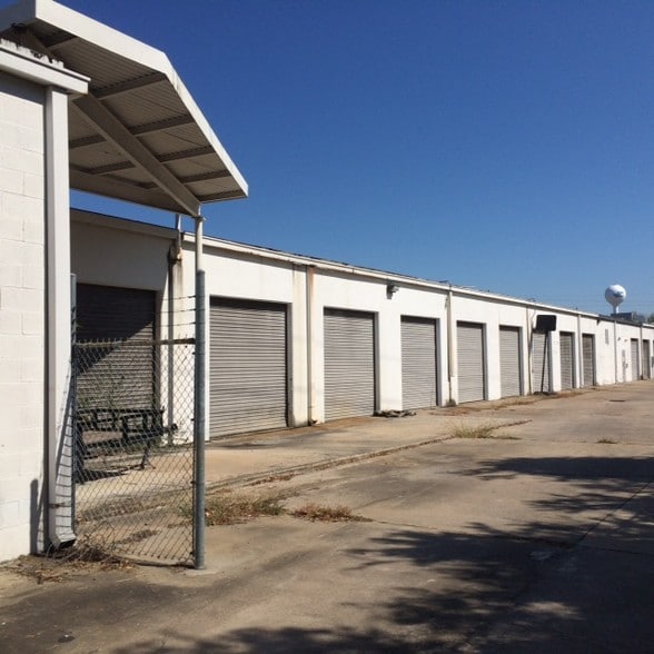 9207 Emmott Rd, Houston, TX for lease - Building Photo - Image 3 of 17