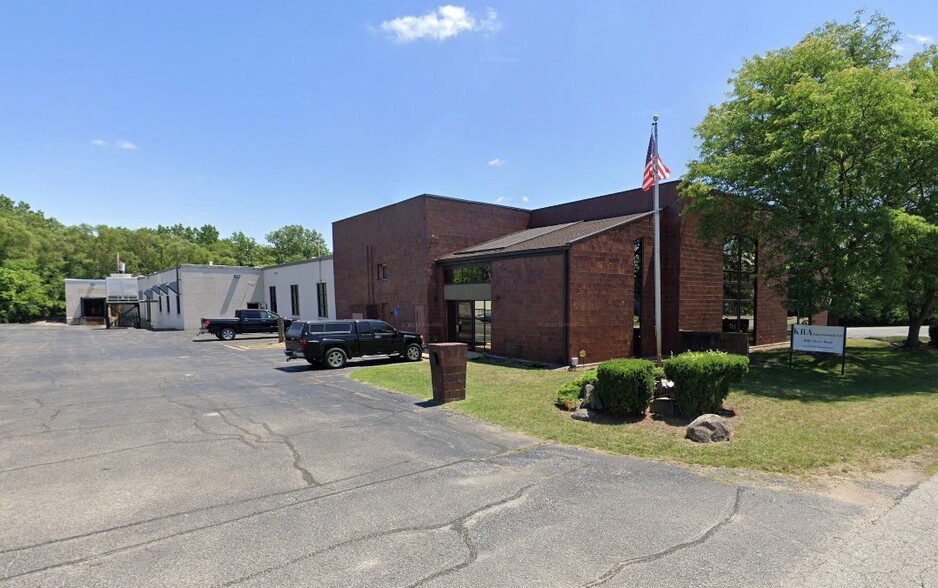 1810 Clover Rd, Mishawaka, IN for sale - Building Photo - Image 1 of 14