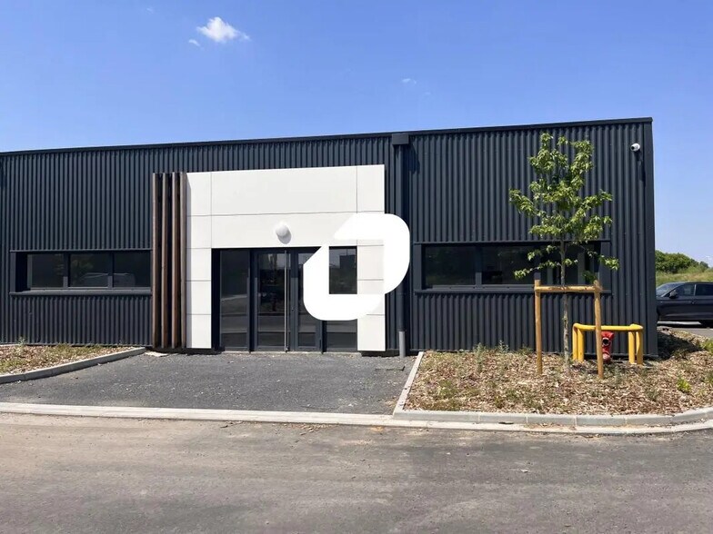 47 Rue De Reckem, Neuville-en-Ferrain for lease - Building Photo - Image 2 of 8