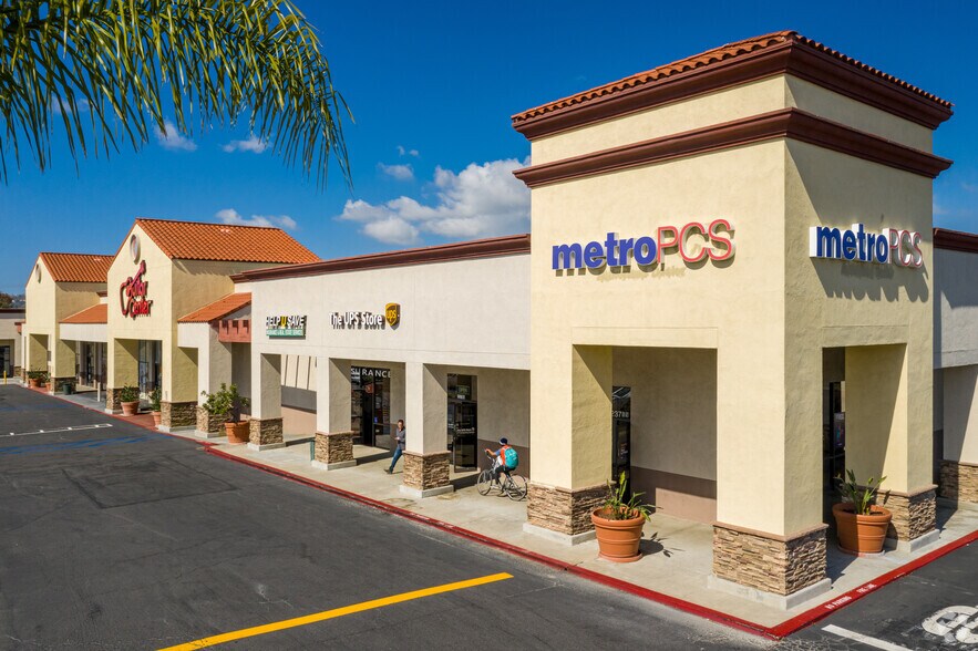 23831 El Toro Blvd, Lake Forest, CA 92630 Lake Forest Marketplace