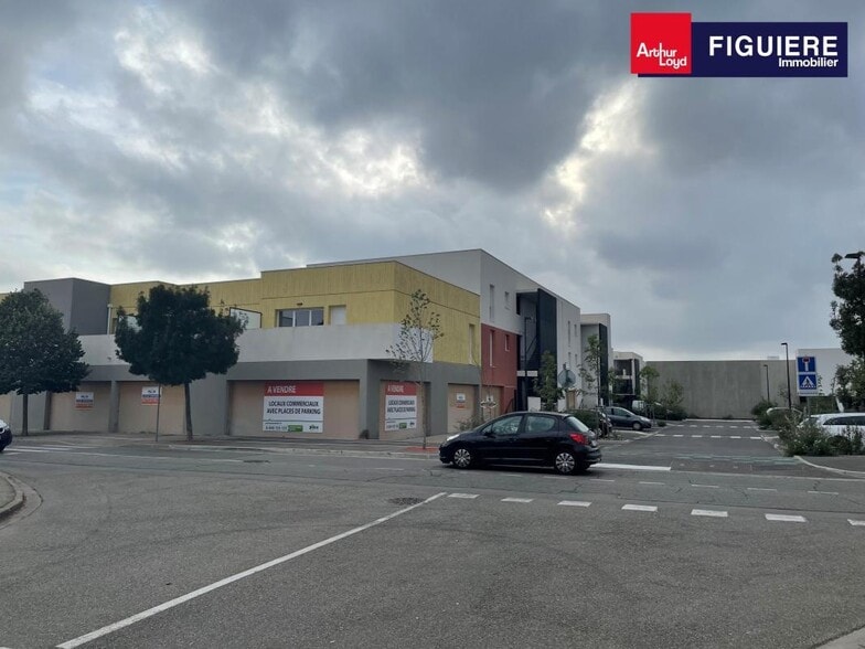 Retail in Istres for lease - Building Photo - Image 3 of 14