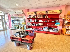 Retail in El Vendrell, Tarragona for lease Interior Photo- Image 2 of 16