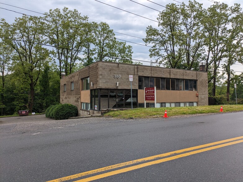 380 Adams St, Bedford Hills, NY for lease - Primary Photo - Image 1 of 1