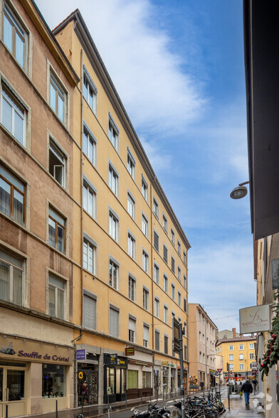 Retail in Lyon for lease - Primary Photo - Image 1 of 2