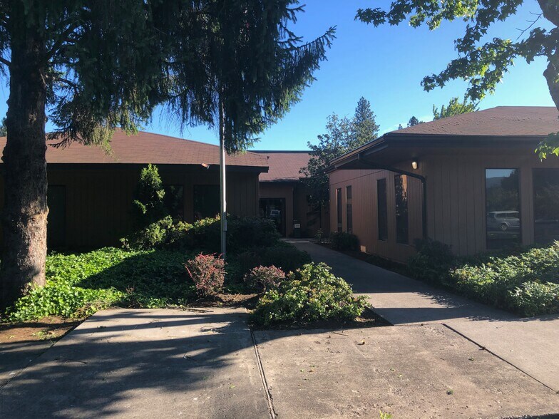 1610 9th Ct, Hood River, OR for sale - Primary Photo - Image 1 of 1