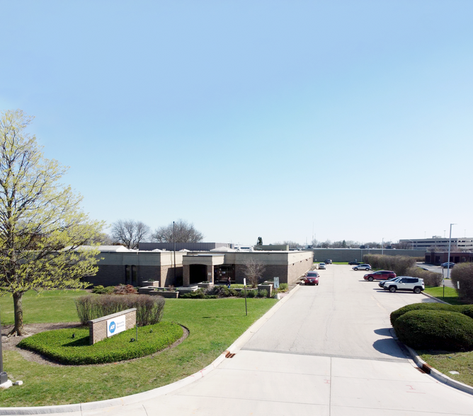 111 Windsor Dr, Oak Brook, IL for lease - Building Photo - Image 3 of 5