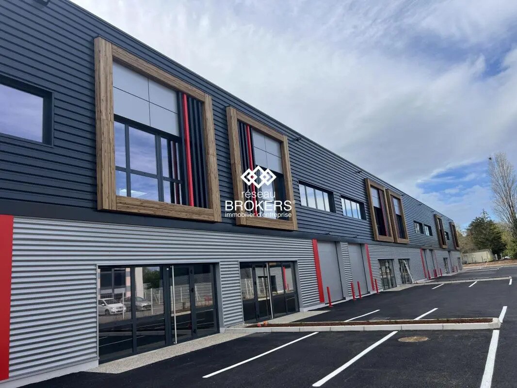 Flex in Saint-Quentin-Fallavier for lease Building Photo- Image 1 of 3