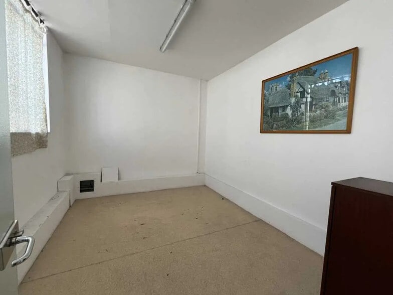 Flex in Saint-Quentin for sale - Building Photo - Image 3 of 4