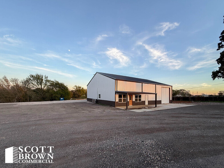 8682 FM 2931, Pilot Point, TX for lease - Building Photo - Image 1 of 18