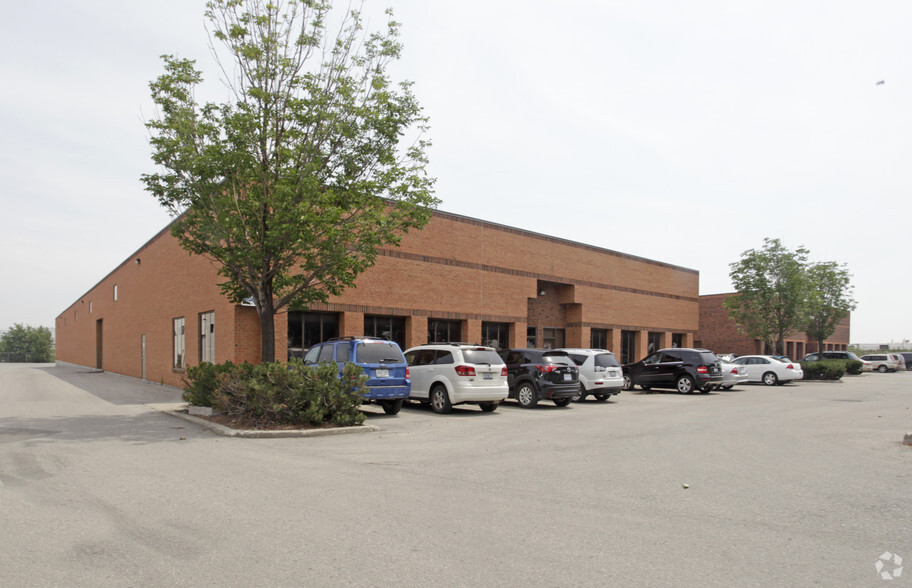 6885-6895 Menway Ct, Mississauga, ON for lease - Primary Photo - Image 1 of 3