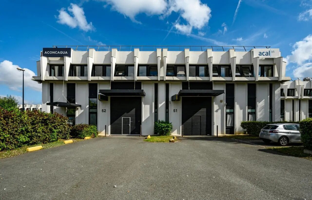 Office in COURCOURONNES for lease Building Photo- Image 1 of 11