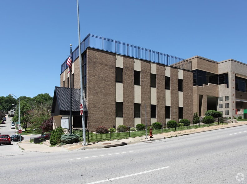 1000 W 46th St, Kansas City, MO for lease - Primary Photo - Image 1 of 5