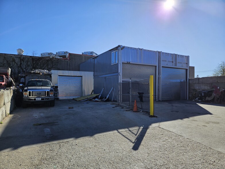 75 Windsor Ave, Mineola, NY for lease - Building Photo - Image 3 of 28