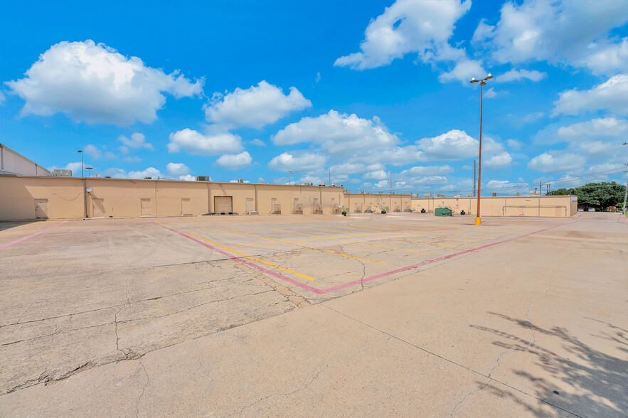 2317-2321 W University Dr, Denton, TX for lease - Building Photo - Image 2 of 14