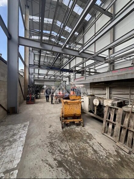 Industrial in Villeneuve-la-Garenne for lease - Interior Photo - Image 3 of 4