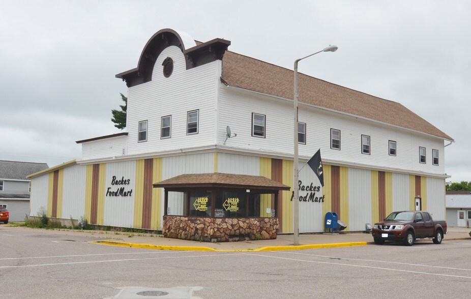 382 Main St, Birnamwood, WI 54414