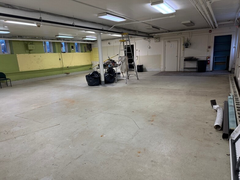 1116 Lancaster ave, Bryn Mawr, PA for lease - Building Photo - Image 2 of 3