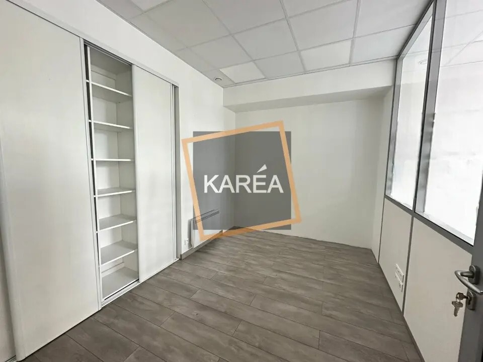 Retail in Chessy for lease Interior Photo- Image 1 of 6