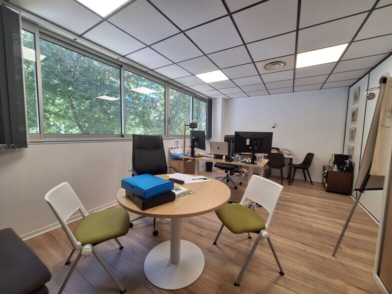 Office in Bordeaux for lease - Building Photo - Image 2 of 7