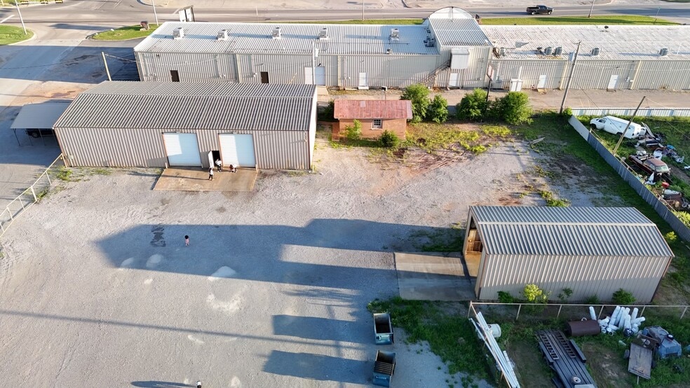 201 NE 4TH St, Lindsay, OK for lease - Building Photo - Image 3 of 16