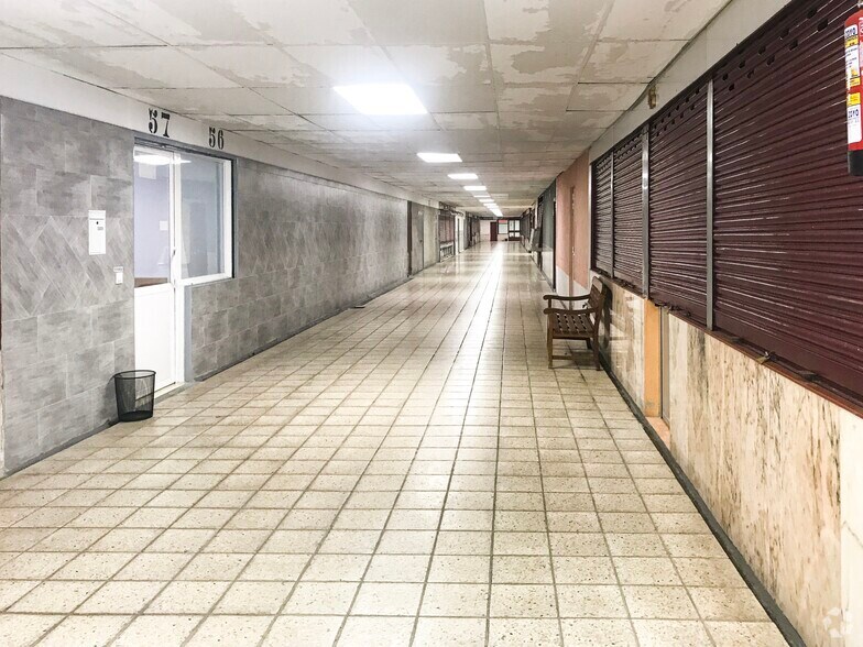 Retail in Madrid, Madrid for sale - Building Photo - Image 3 of 3