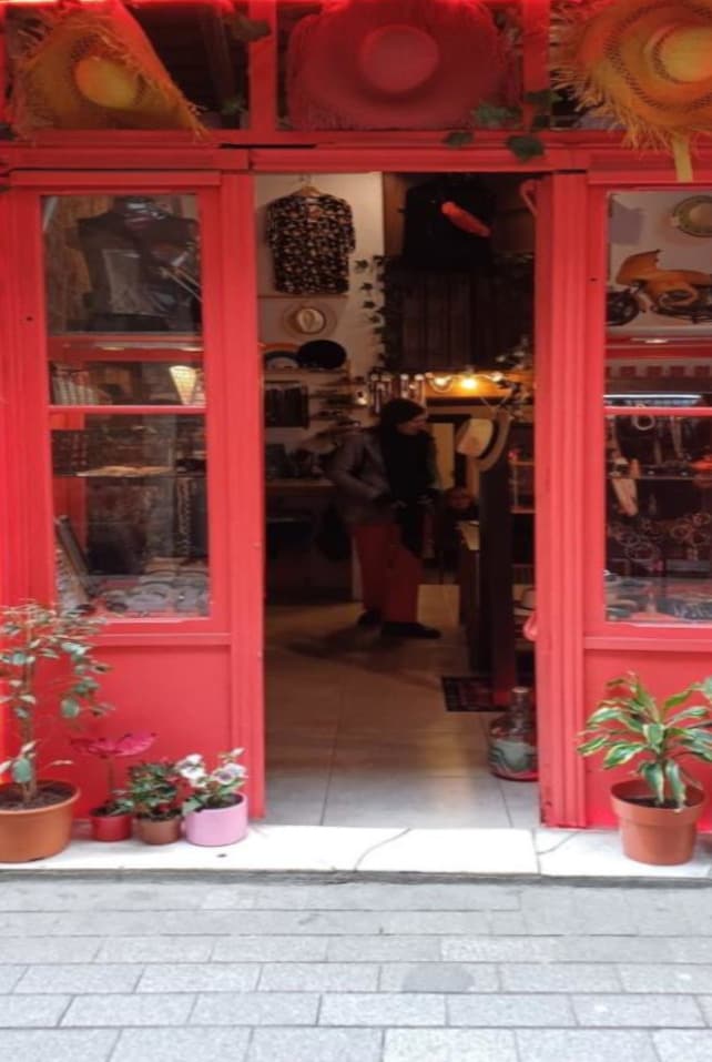 Retail in Barcelona, Barcelona for lease Interior Photo- Image 1 of 18