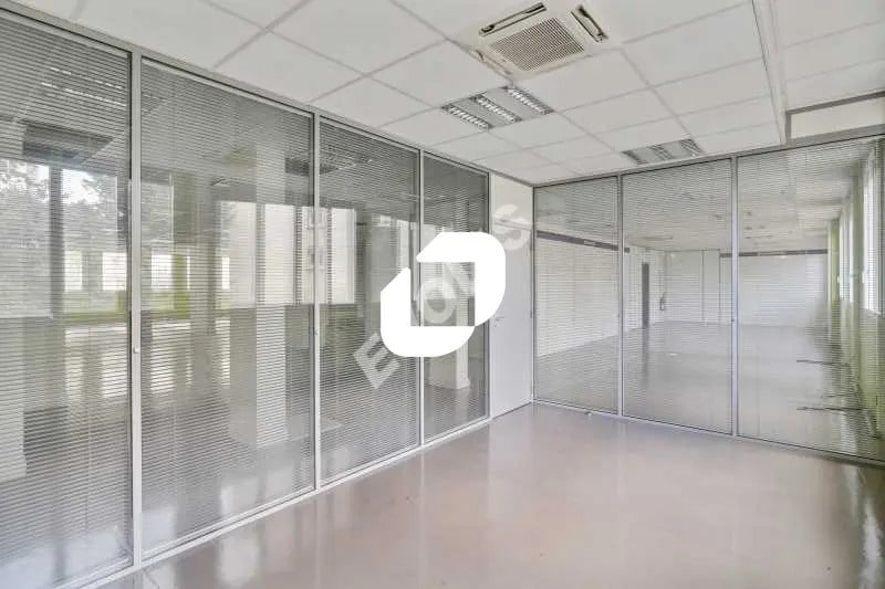 Office in Paris for lease Interior Photo- Image 1 of 9