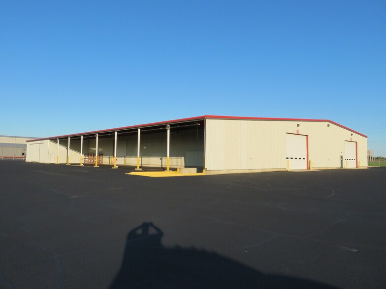 1827 Hobbs Dr, Delavan, WI for sale - Building Photo - Image 1 of 1