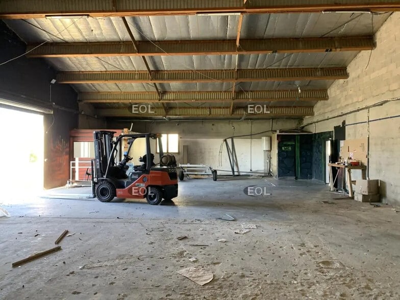 Flex in Peyrolles-en-Provence for sale - Building Photo - Image 1 of 5