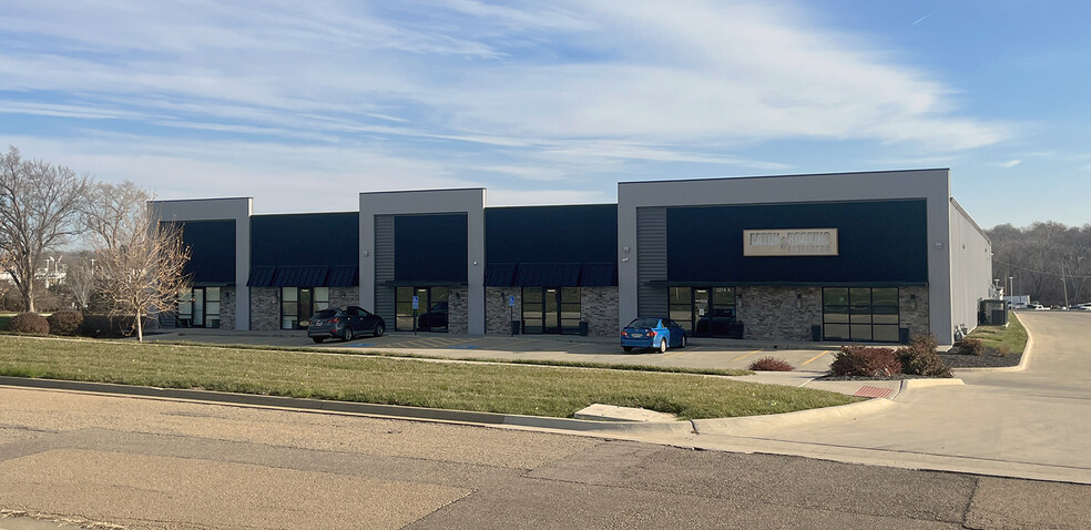 3216 SW Van Buren St, Topeka, KS for lease - Building Photo - Image 1 of 4