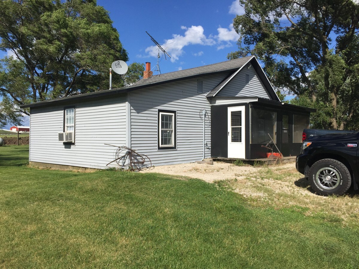 14775 Keslinger Rd, Dekalb, IL 60115