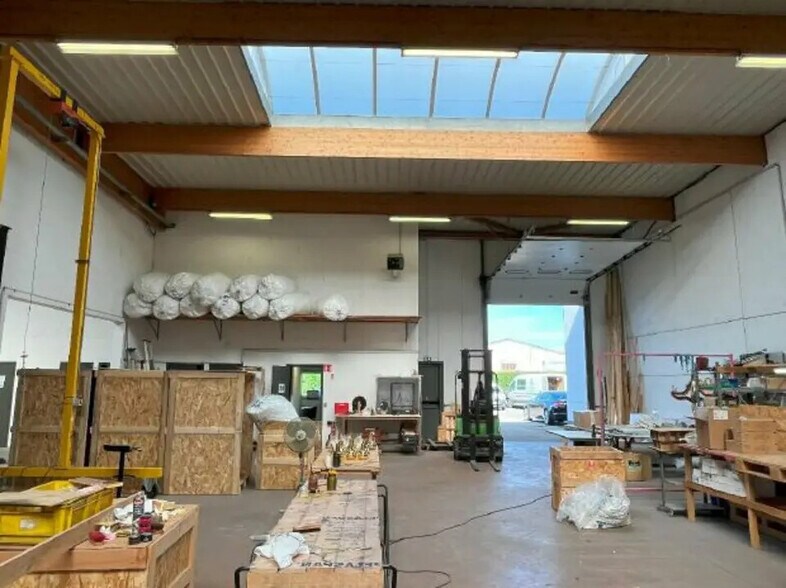 Office in Décines-Charpieu for lease - Building Photo - Image 3 of 40