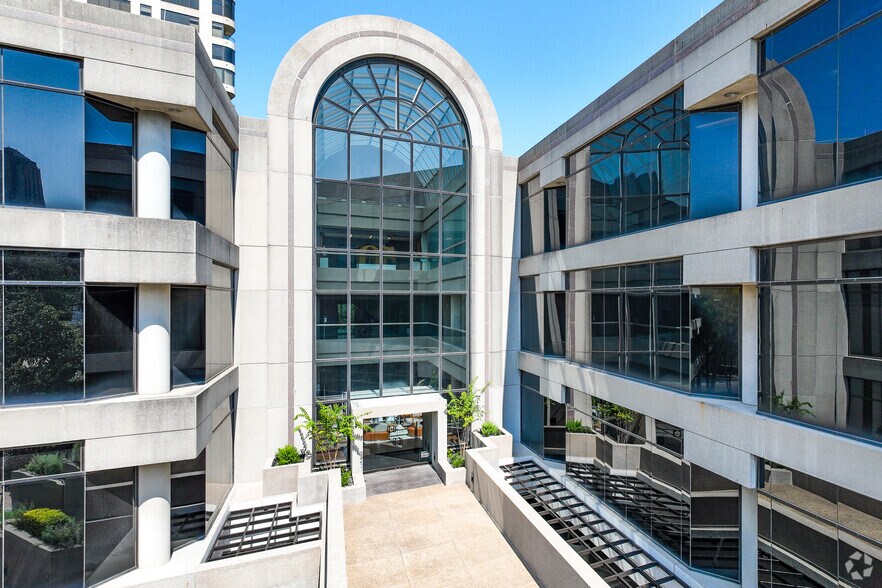3535 Travis St, Dallas, TX for lease - Building Photo - Image 3 of 4