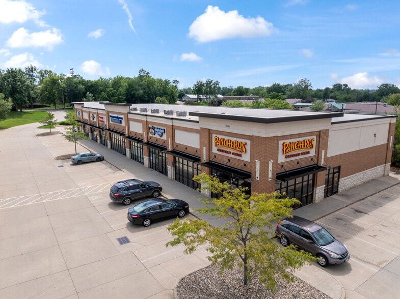 5350 Kirkwood Blvd SW, Cedar Rapids, IA for lease - Building Photo - Image 2 of 8