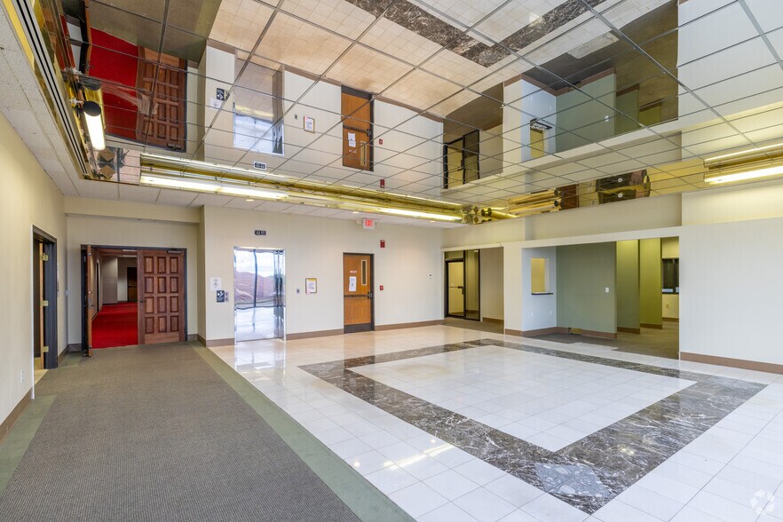 1620 Tamiami Trl, Port Charlotte, FL for lease - Lobby - Image 3 of 7