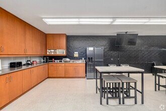 10340 Santa Monica Blvd, Los Angeles, CA for lease Interior Photo- Image 2 of 9