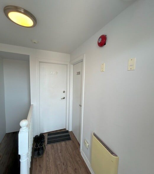 400 Euclid Ave, Toronto, ON for sale - Interior Photo - Image 3 of 8