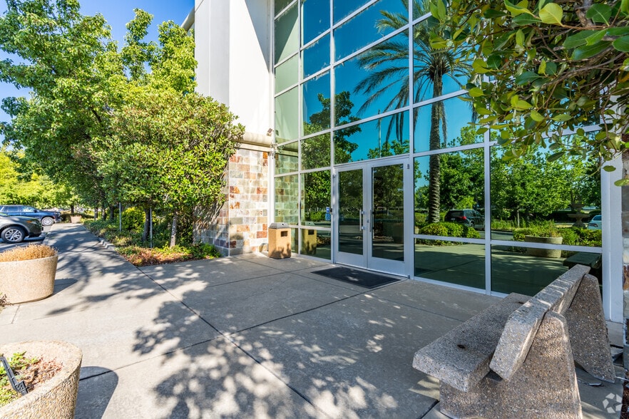 2440 Gold River Rd, Rancho Cordova, CA for sale - Building Photo - Image 3 of 32